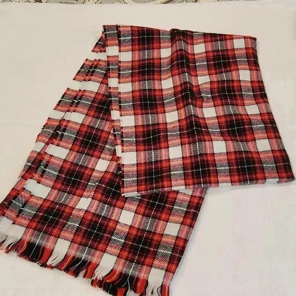 GAP Cozy Plaid Scarf